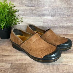 Dansko Women’s Clogs - Size: 41 (10.5- 11)